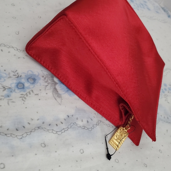 Yves Saint Laurent Parfums Cosmet case. - Picture 10 of 12